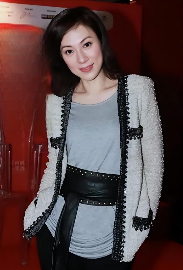 张可颐:娱乐圈的"人间富贵花" 张可颐,一个在娱乐圈中红极一时的名字