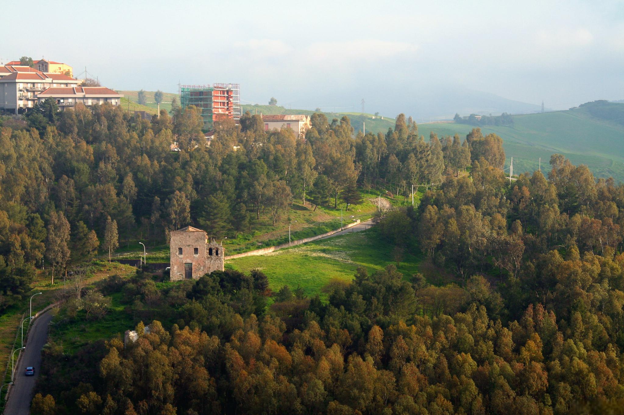 佘山旅游度假区:国家级的璀璨瑰宝 佘山旅游度假区是一处令人陶醉的