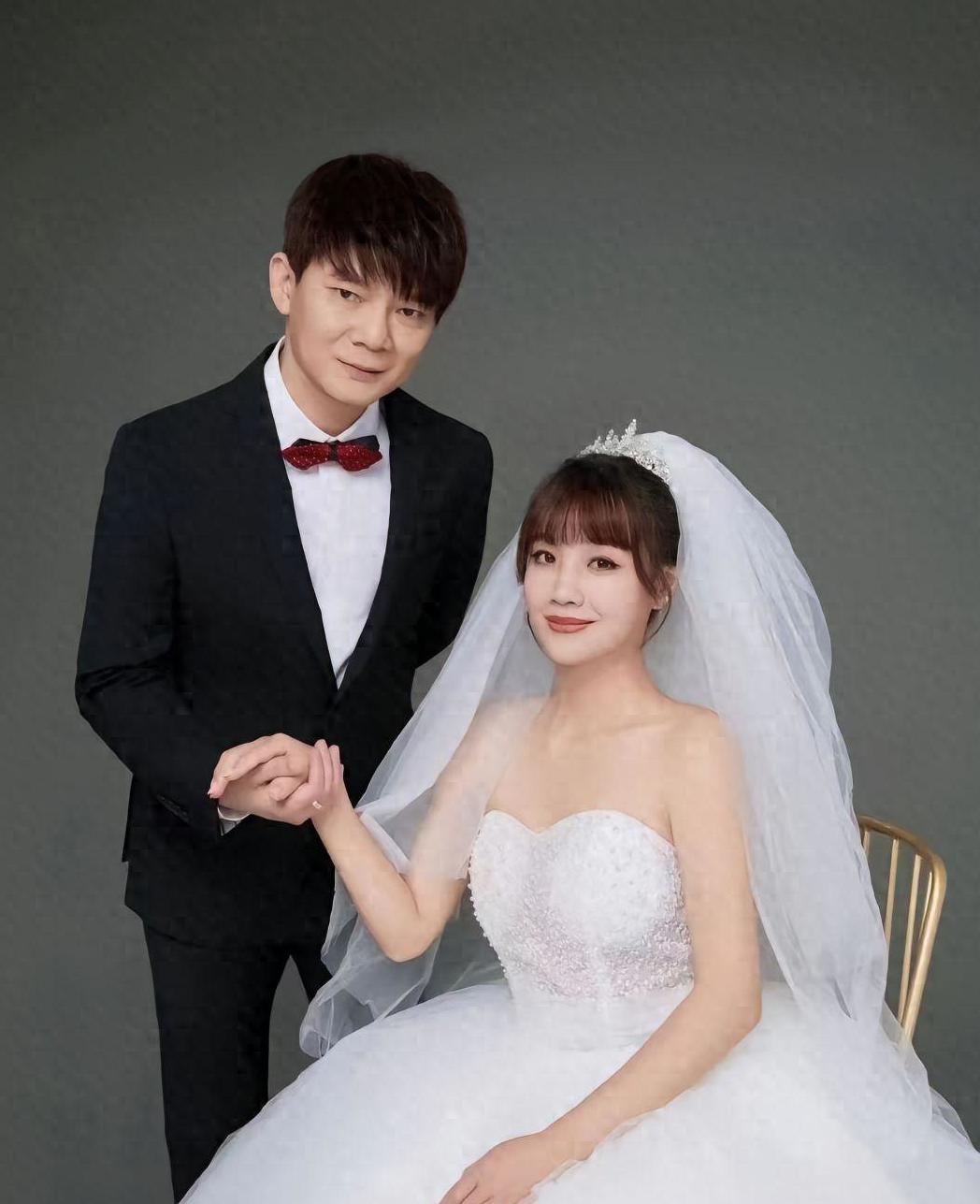 六哲大婚,粉丝祝福 六哲在湛江举行盛大婚礼,粉丝们从四面八方赶来