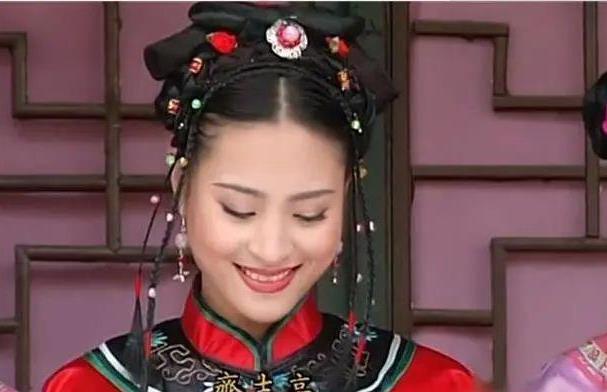 《还珠格格》女配郑佳欣:从"丑角"到平凡生活的转变 在《还珠格格》中