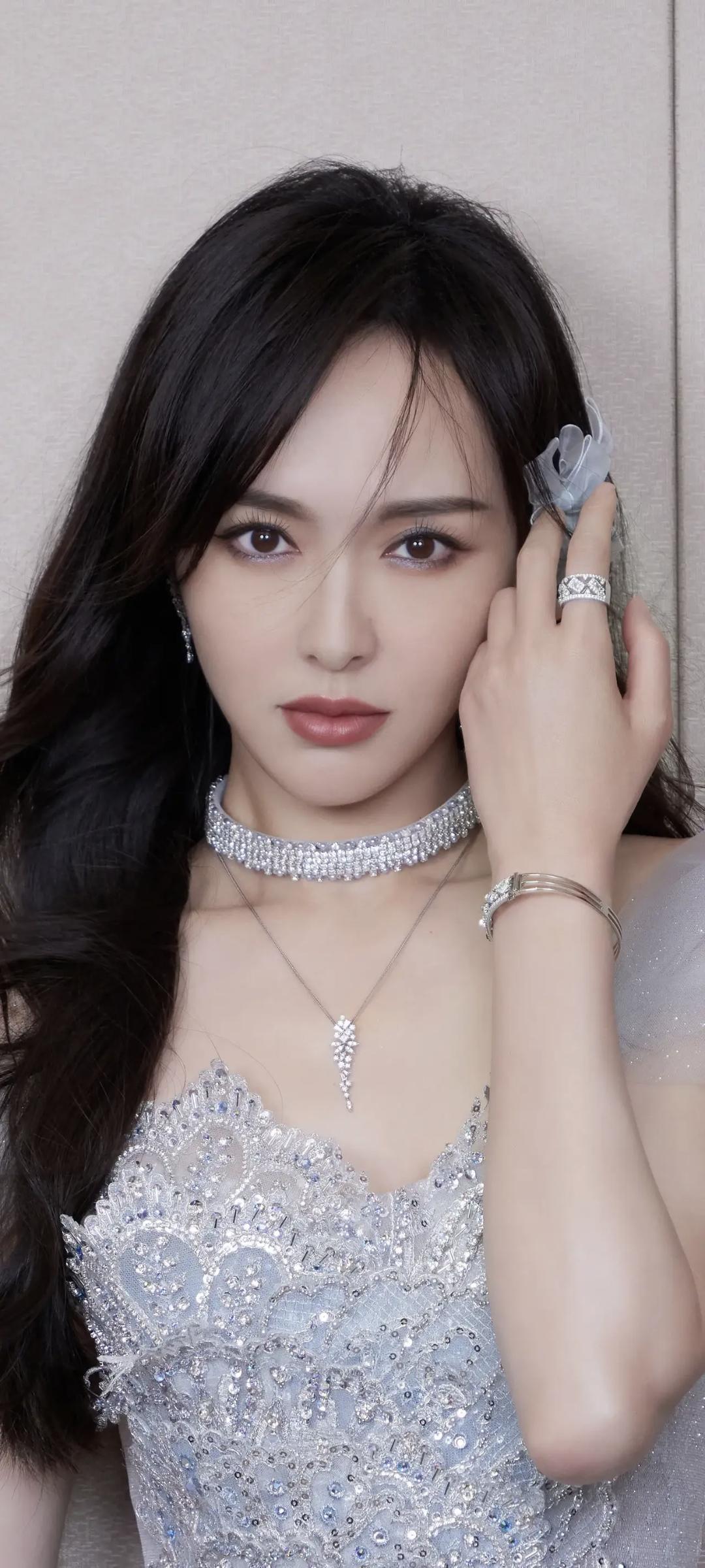 唐嫣:璀璨明星的耀眼光芒 唐嫣,一个美丽与才华并存的璀璨明星,她用