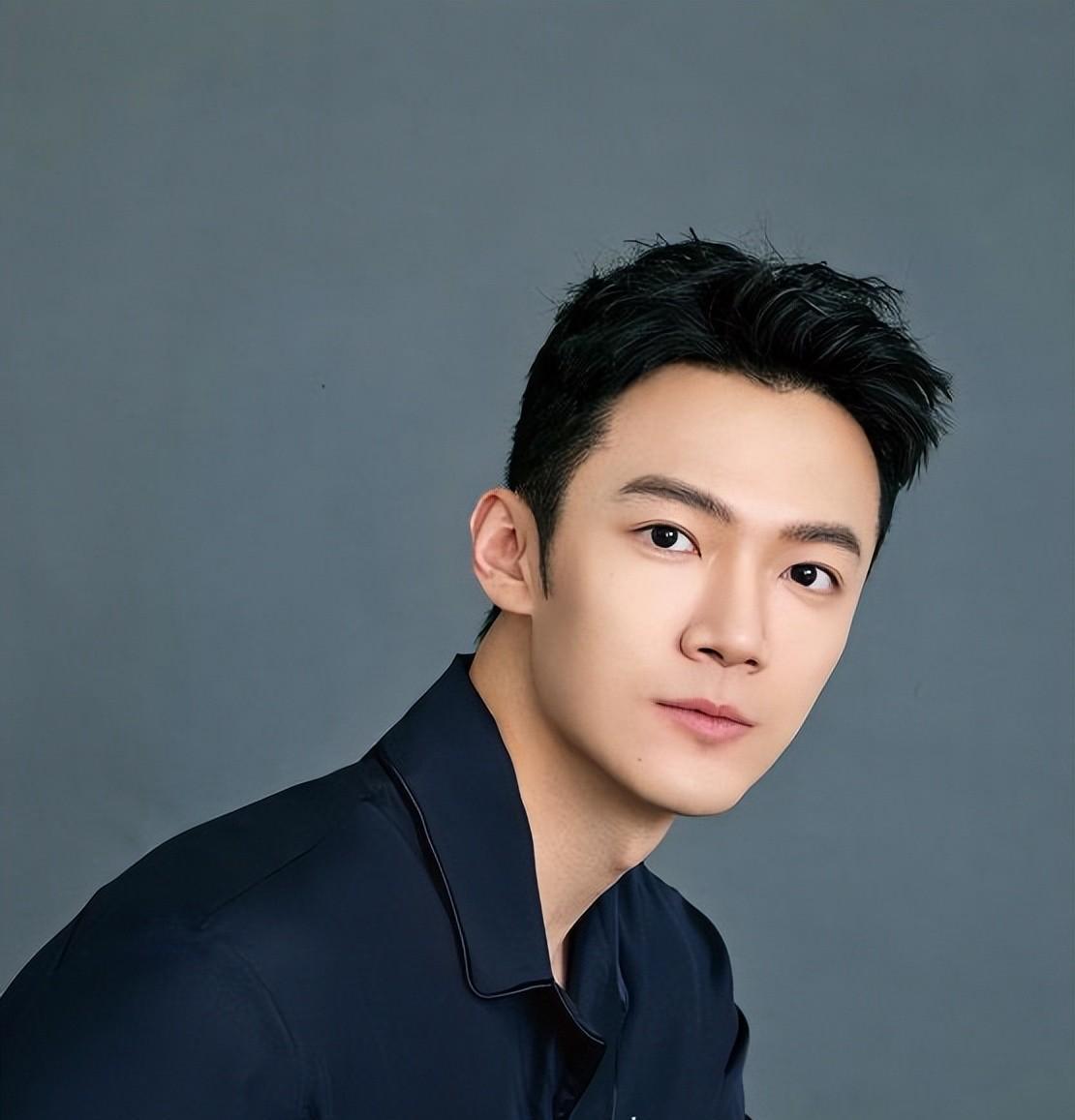 央视主持人张韬:从四川小城走向大舞台的奋斗传奇 张韬,这位央视新闻