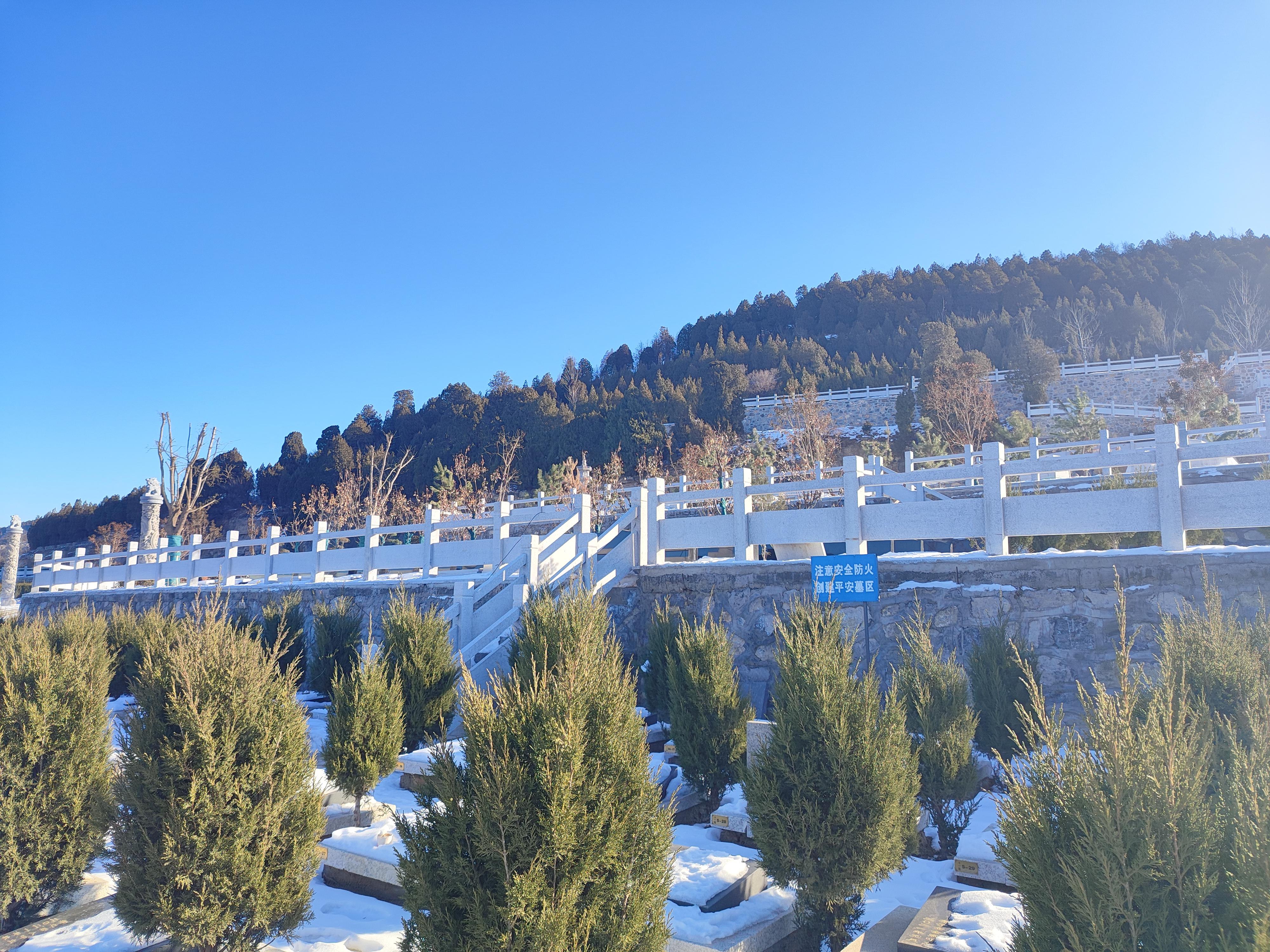 济南青龙山公墓:安静而庄重的归宿 济南青龙山公墓位于济南东历城区的