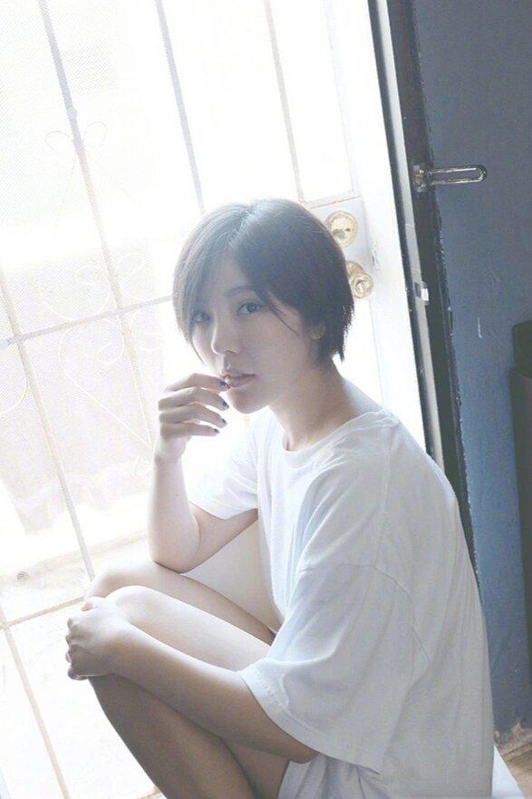 赵奕欢:短发下的多样魅力与真实个性 赵奕欢,这位短发美女,凭借其飒爽