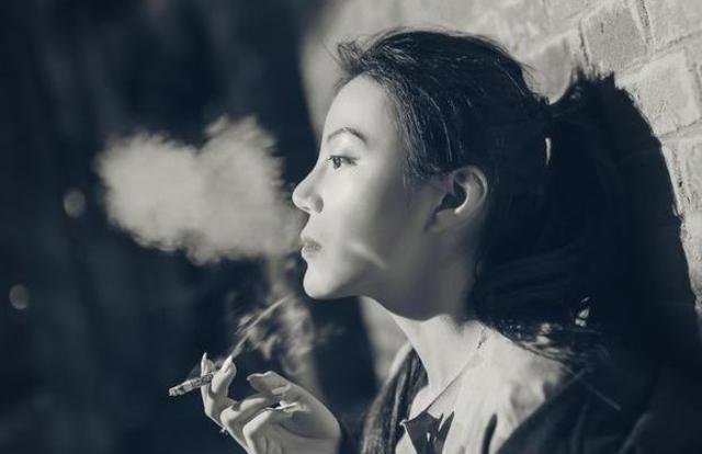 面对婚外情,冷静抉择,坚定前行 面对婚外感情,应审视内心,认清真正所