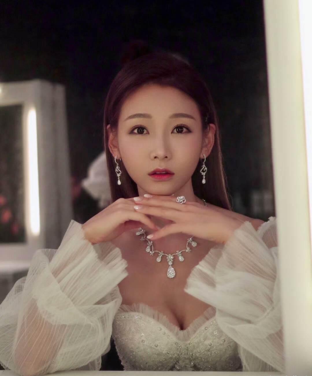 简淑儿:自由生活的转变 简淑儿是一位拥有仙气女神之称的港姐出道艺人