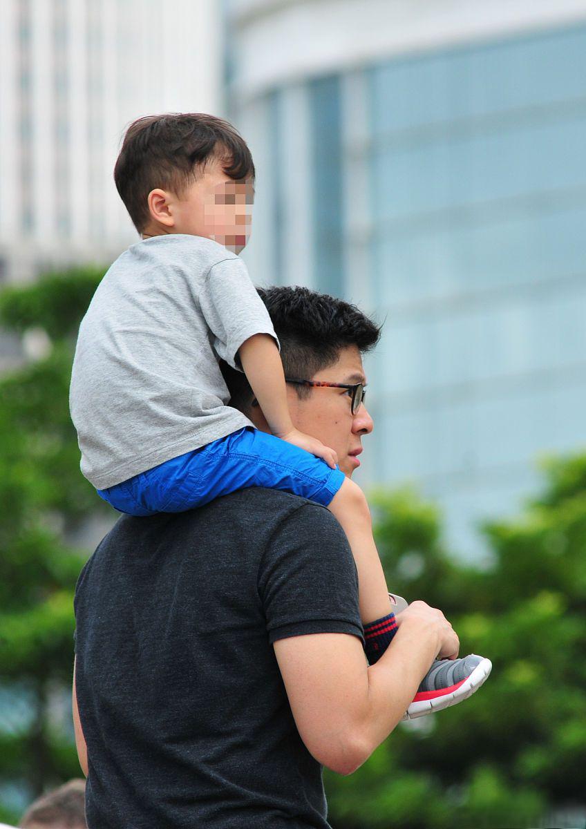 郭晶晶养娃细节 郭晶晶霍启刚虽然对自己比较抠门,但在孩子的才艺教育