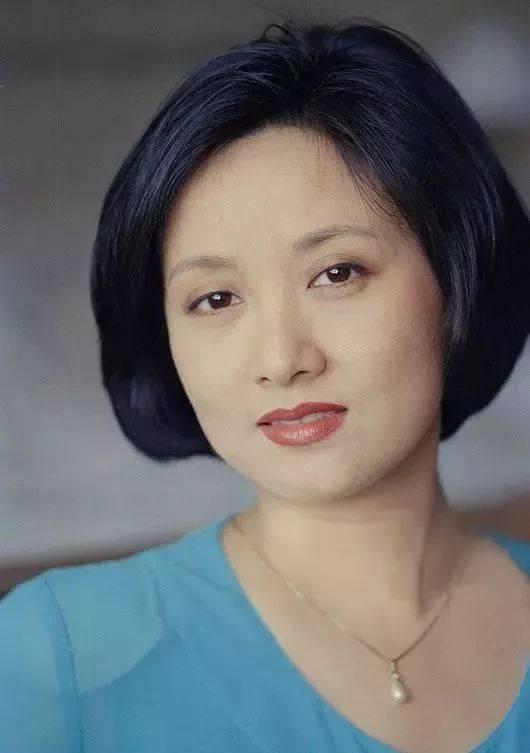 张国立与邓婕:相濡以沫三十载,共筑演艺传奇 张国立与邓婕,这对演艺界