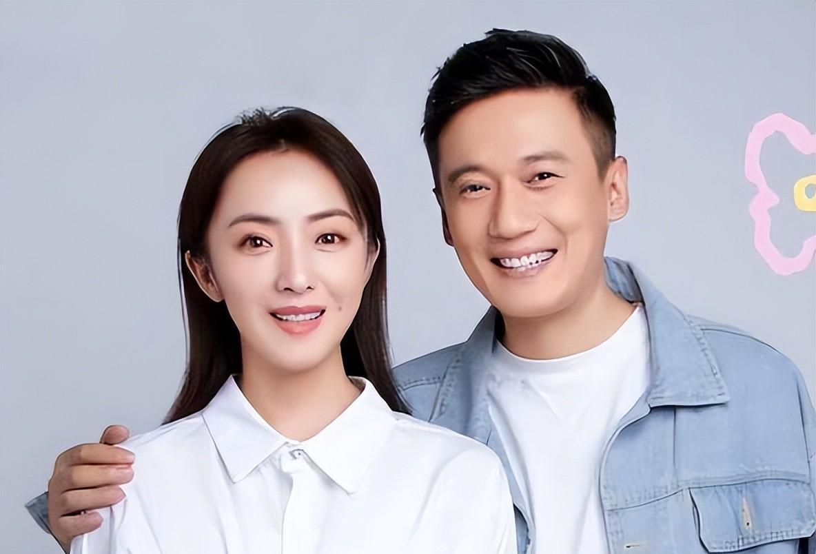 徐洪浩:演艺路上的追梦人 徐洪浩,比妻子大10岁,戏里演父女,戏外恩爱