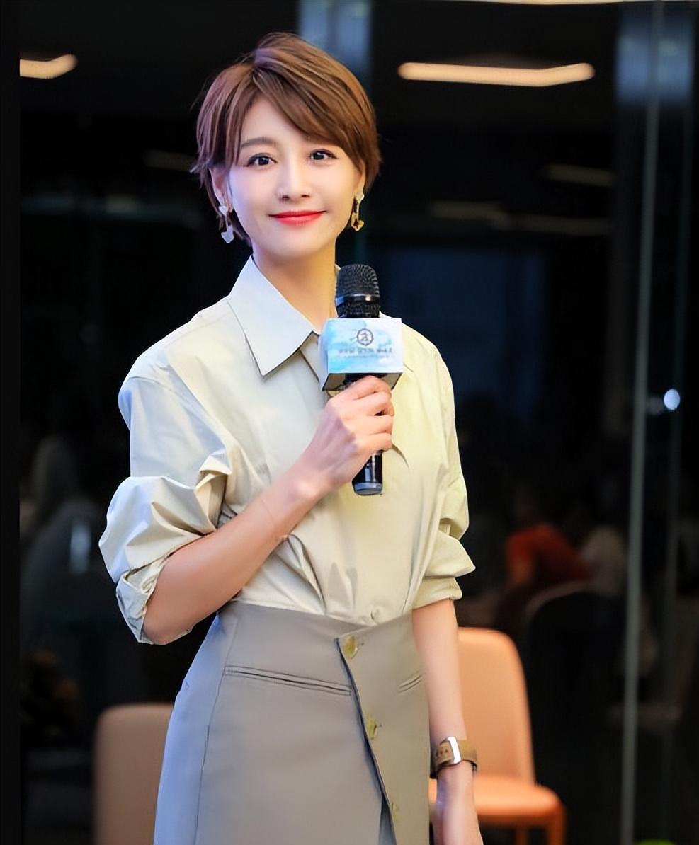 广州电视台美女的角逐与美的多维解读 广州电视台两位美女主持人赵荣