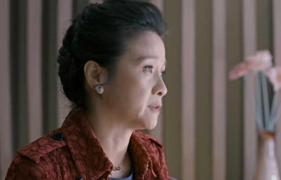 曲筱绡的家庭风波 曲筱绡的妈妈以一摞房产证书揭示了家庭财产分配的