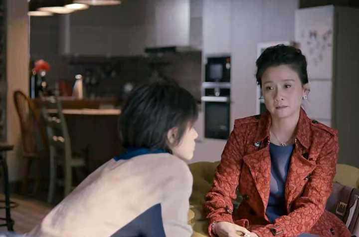 曲筱绡的家庭风波 曲筱绡的妈妈以一摞房产证书揭示了家庭财产分配的