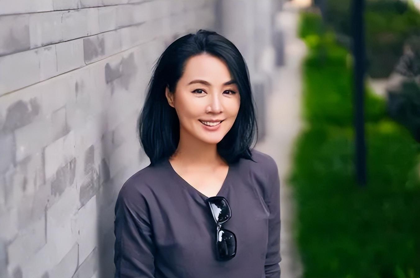 姜宏波:从排球少女到演技派女星的传奇之旅 在娱乐圈这个充满浮躁和