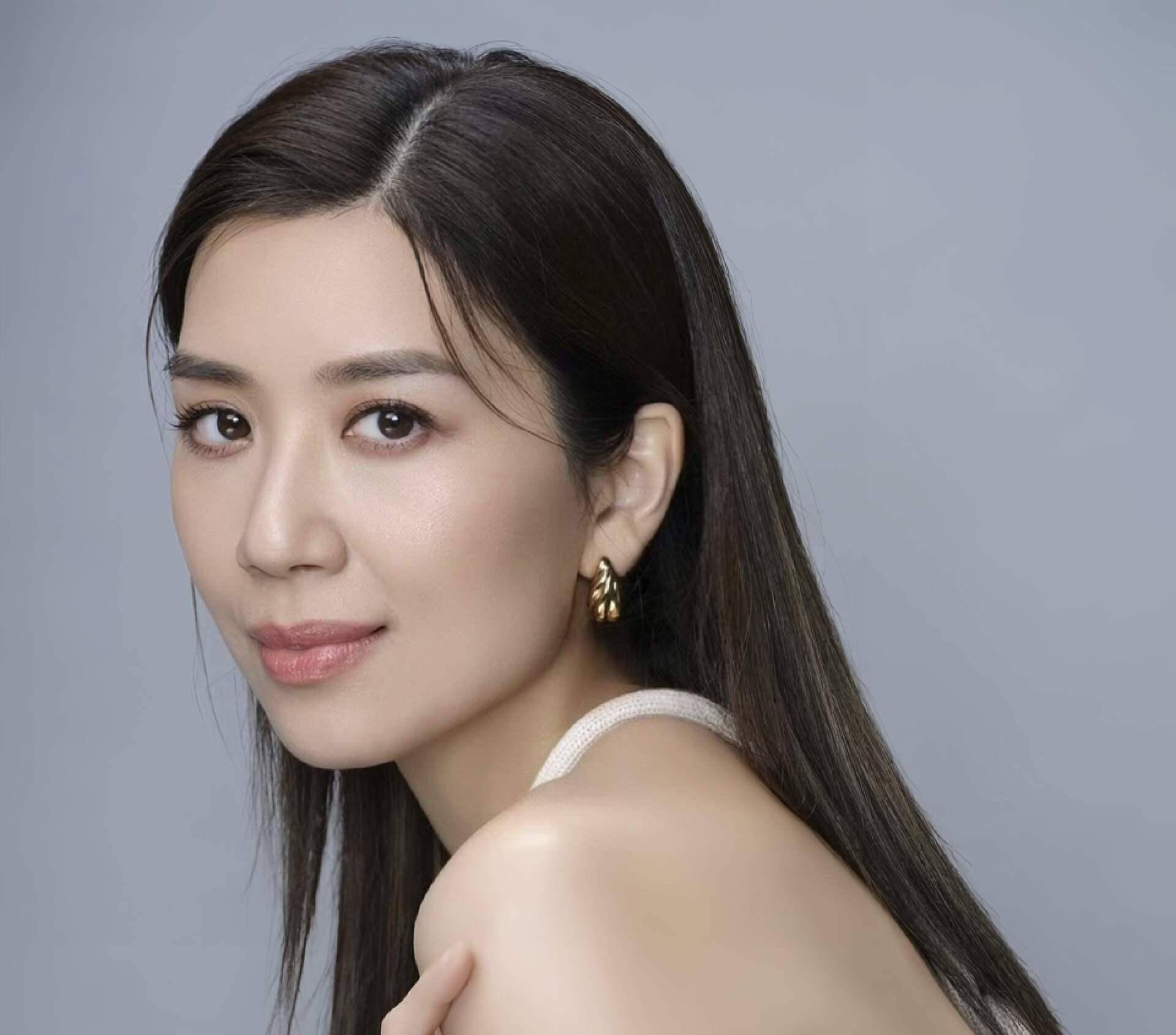 tvb一线离巢花旦官宣签约内地经纪公司 tvb一线花旦黄智雯官宣签约