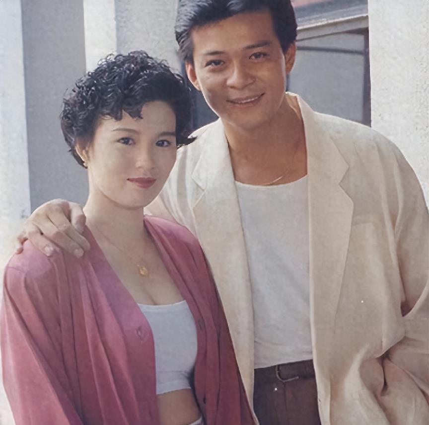 黄日华与梁洁华:一段感人至深的爱情故事 黄日华与梁洁华的故事是娱乐