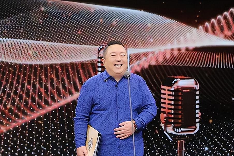 董浩:两次经历死亡,妻女是他最坚强的依靠 董浩是央视的主持人,他在