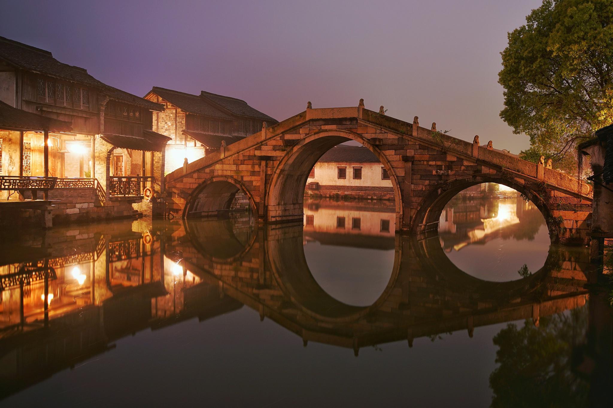 乌镇西栅:千年古镇,水乡风貌 乌镇西栅,位于浙江省嘉兴市桐乡市,是