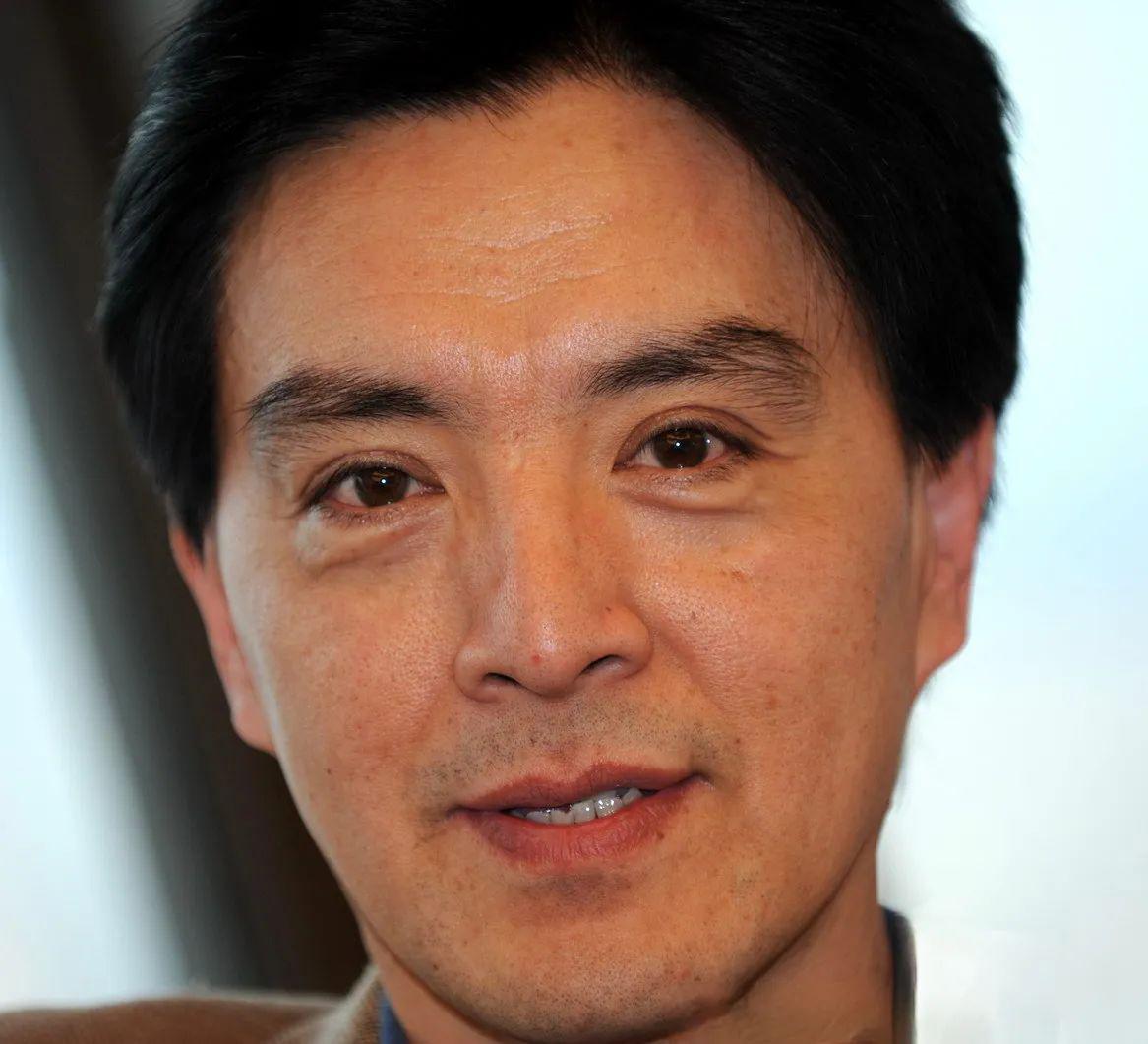 63岁演员马文忠:演艺圈外的幸福人生 马文忠,这个名字对于大多数观众