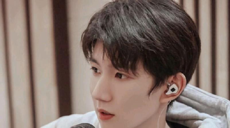 黄雅莉孕照曝光,与王源的深厚友情引人注目 黄雅莉在社交平台上晒出了