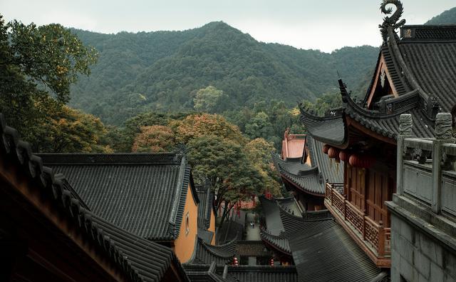 杭州天竺寺:寻找内心之旅 杭州,这座美丽的城市,藏着一座拥有千年历史