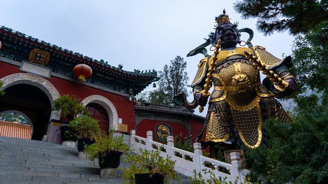 白瀑寺 白瀑寺是一座历史悠久的古寺,位于北京市门头沟区