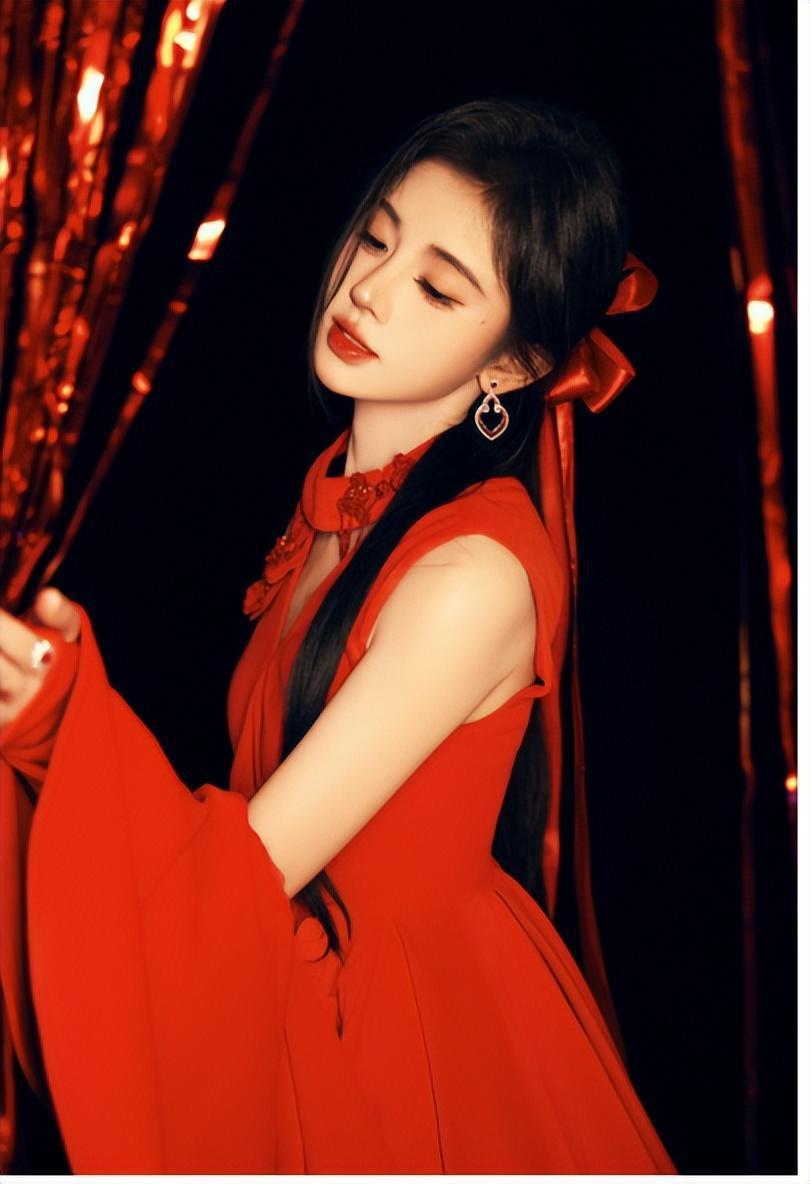 鞠婧祎惊艳元旦晚会:才华美貌备受赞誉,新一年事业展望无限 鞠婧祎身