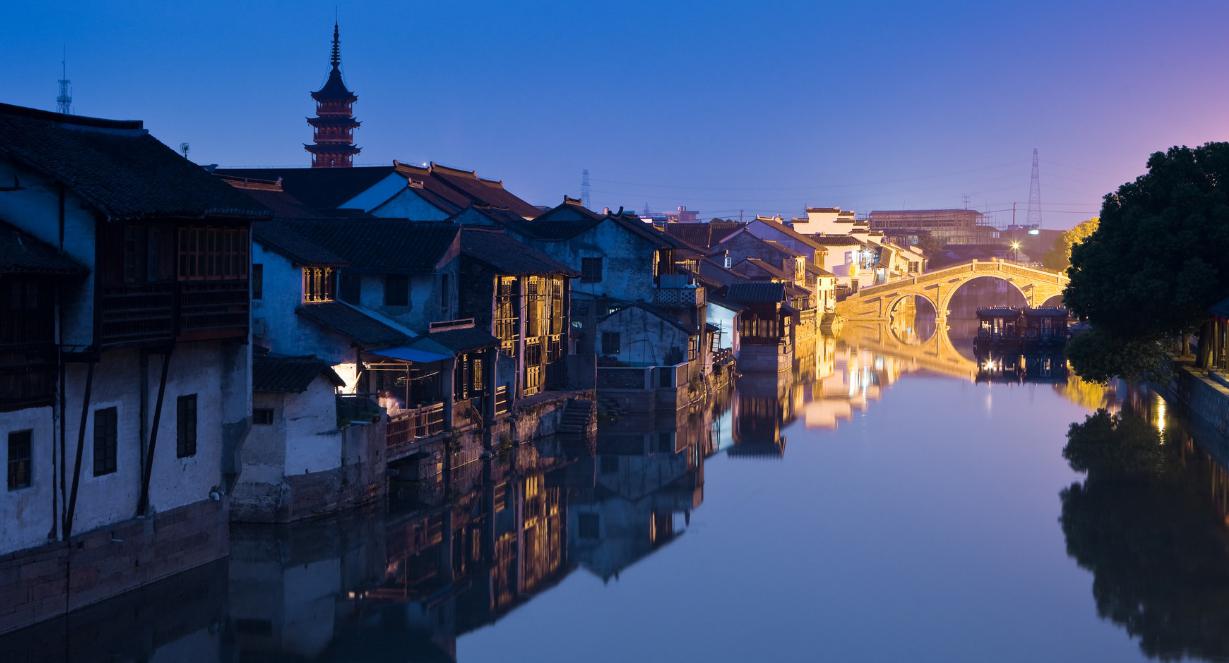 苏州平江路:穿越时光的千年古街 苏州平江路是一条千年古街,保存着