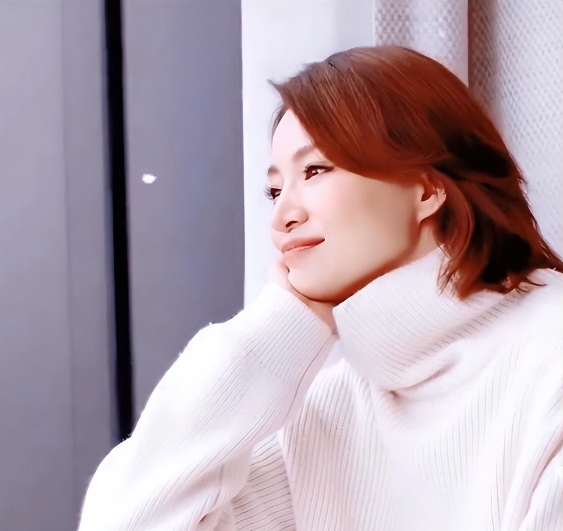 董卿50岁生日:隐退之际,央视综艺界的新篇章 董卿,这位深受观众喜爱的