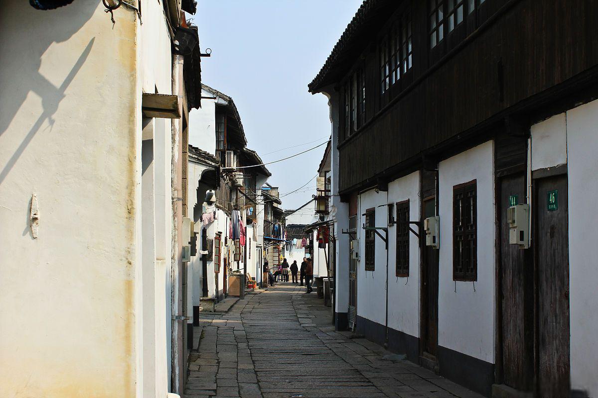 枫泾古镇:江南水乡的独特风情 枫泾古镇位于上海市金山区,是中国历史