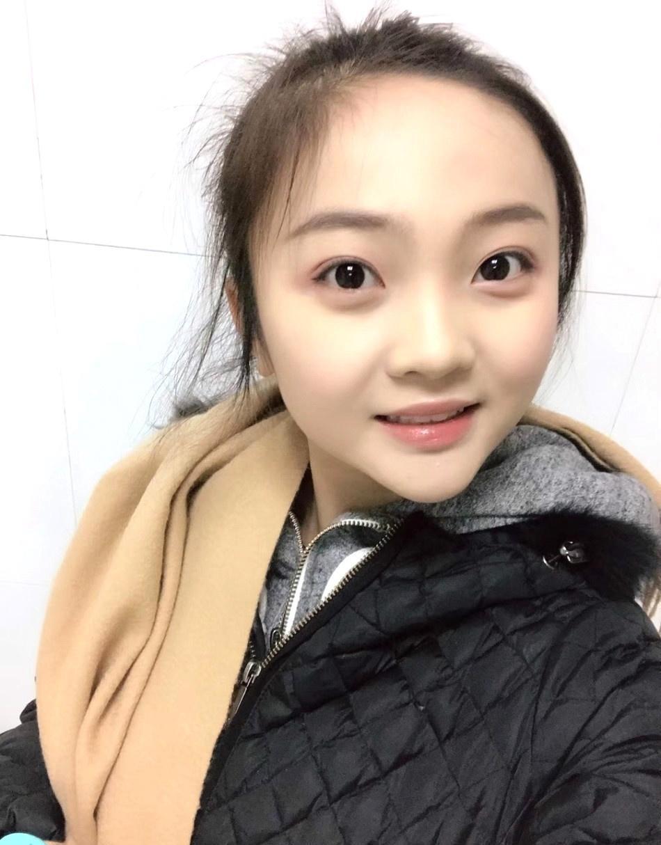 林妙可:时尚界的独特魅力与真实表达 林妙可在娱乐圈中以其独特的时尚