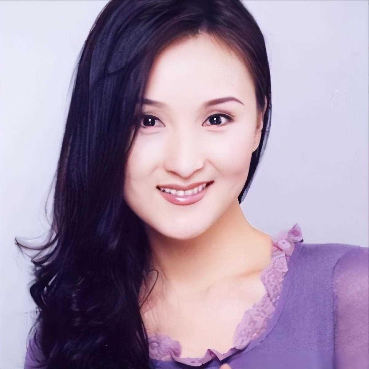 乐珈彤:追寻真实的幸福 乐珈彤,24岁因出演琼瑶力荐的《情深深雨濛濛