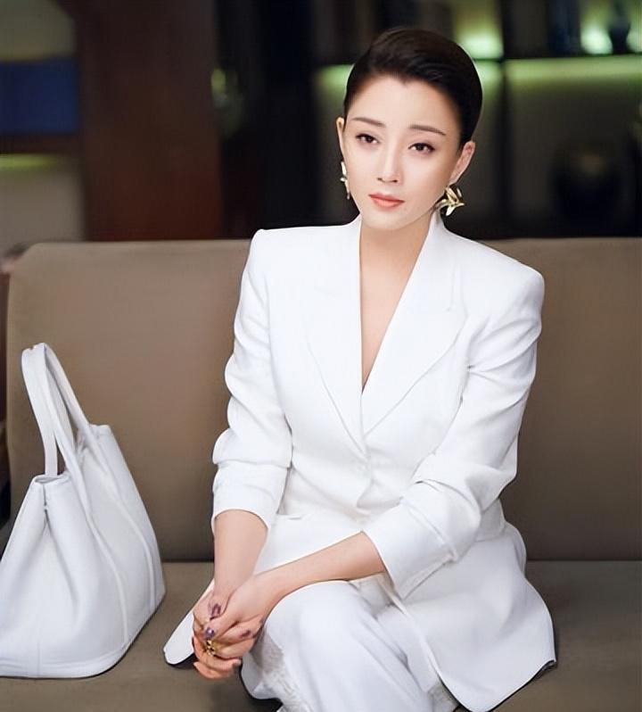 殷桃:坚持自我,追求幸福 女演员殷桃的感情之路并不