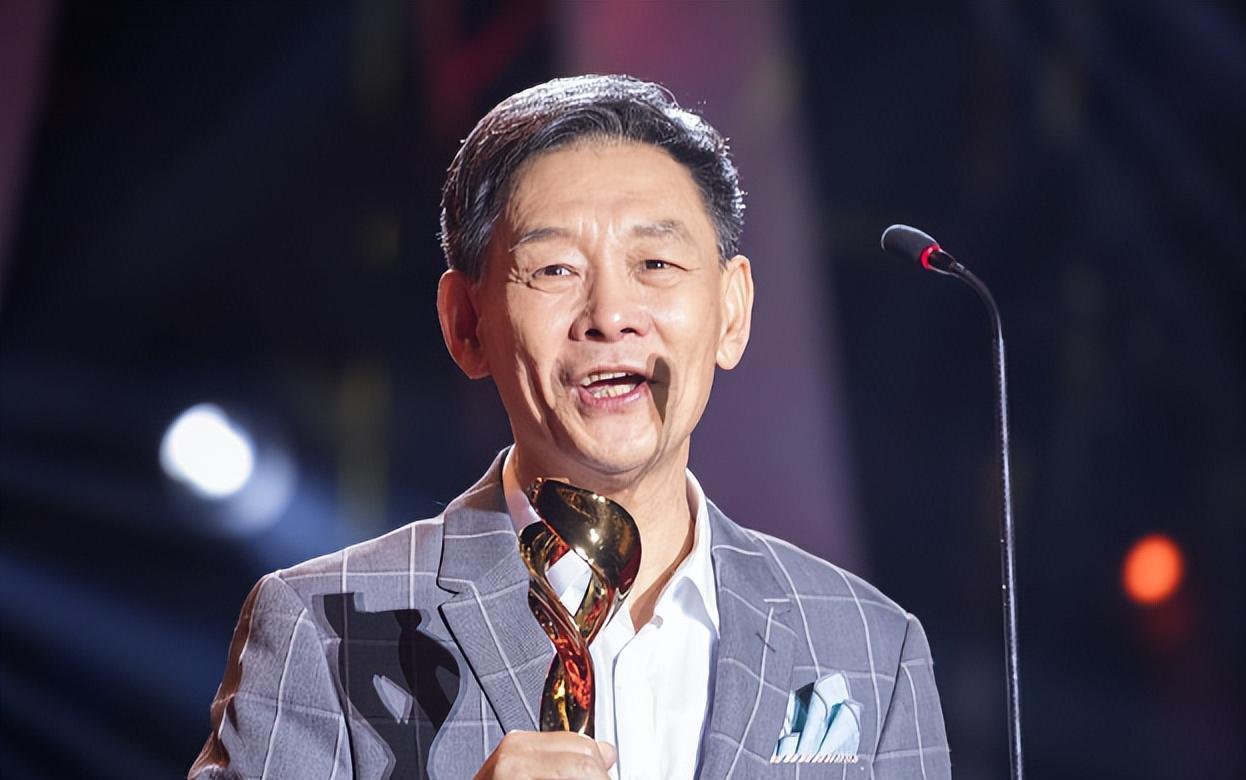 李光复:从富二代到人民艺术家的传奇人生 李光复,一个在演艺界奋斗多