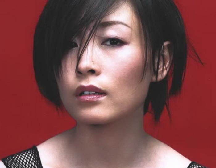 陈琳:歌后之路与情感之困 陈琳,中国乐坛的璀璨之星,曾被誉为一代歌后