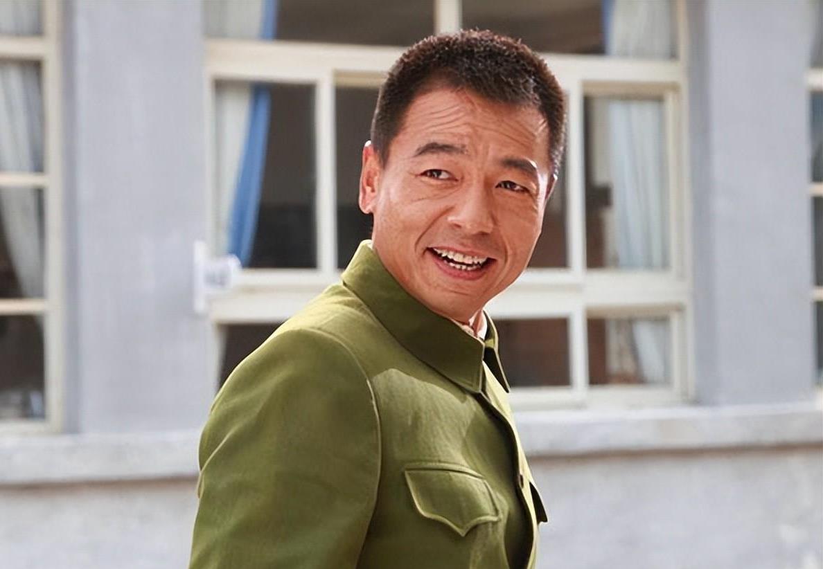 王挺:从刑警到演员的坎坷之路 王挺,一个在娱乐圈中硬汉形象的代表,他