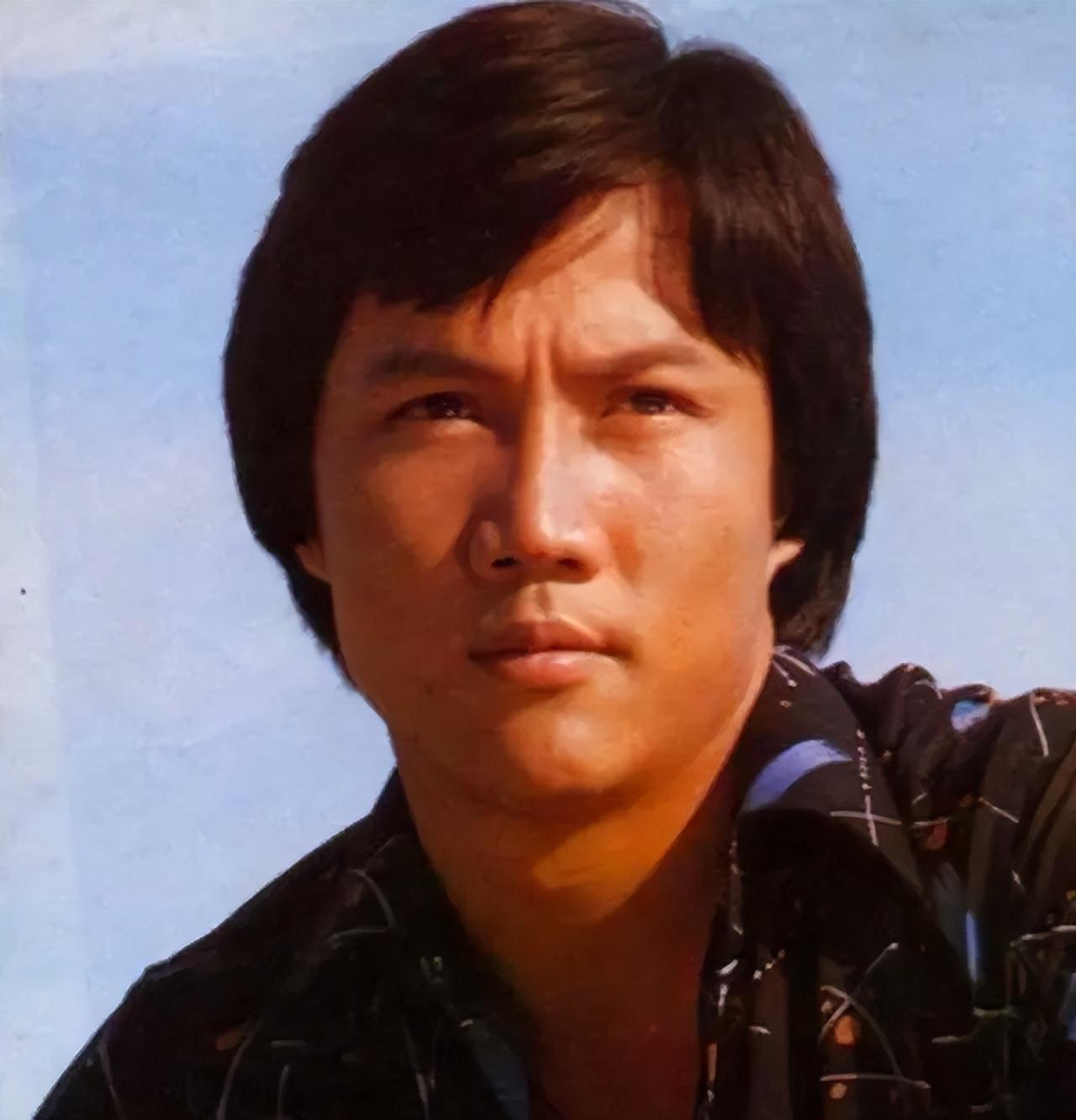 "霍元甲"黄元申:人生舞台的华丽转身 黄元申,一个在荧屏上以"霍元甲"