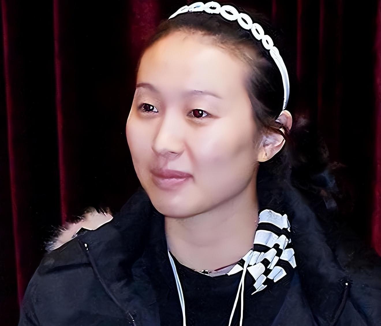 女乒冠军白杨:被恋爱拖累的传奇 白杨,这位曾被誉为乒乓球界璀璨新星