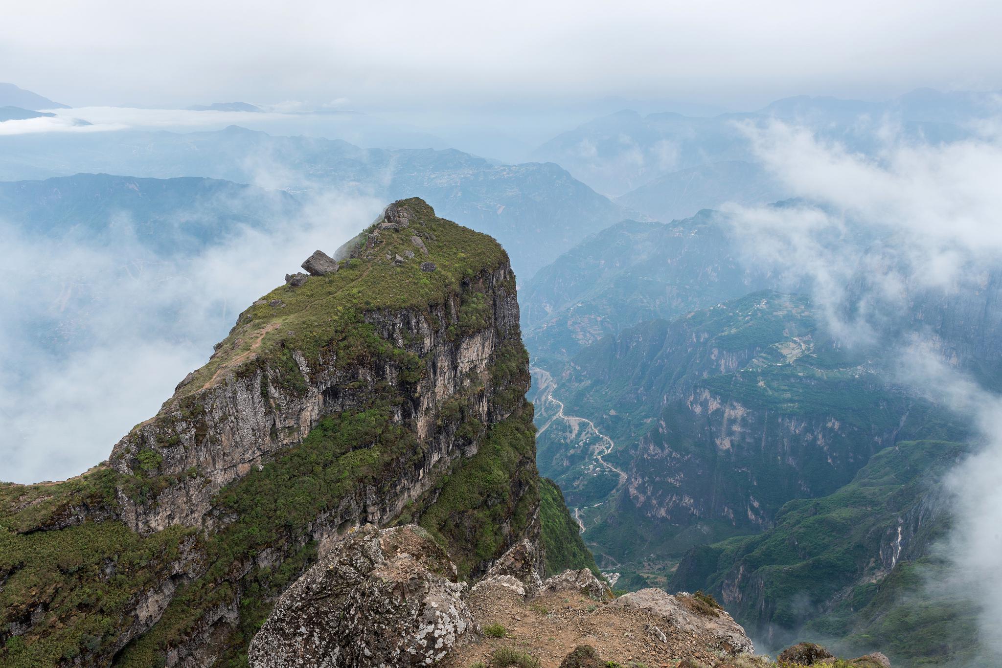 探索三峡之巅,感受大自然的壮丽与神秘 三峡之巅,位于重庆奉节县,是