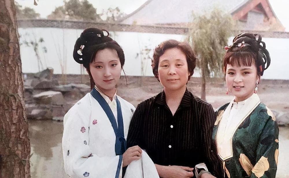 陈晓旭与红楼高层的珍贵合影:87版《红楼梦》背后的深厚情谊 陈晓旭