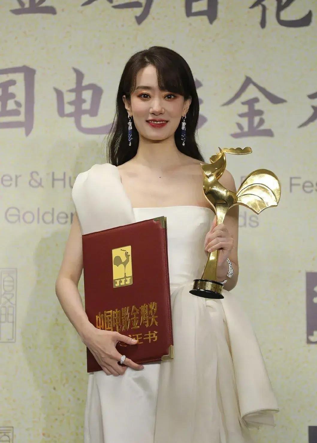 张小斐:36岁单身女王 张小斐,36岁的演员和综艺节目主持人,她的事业