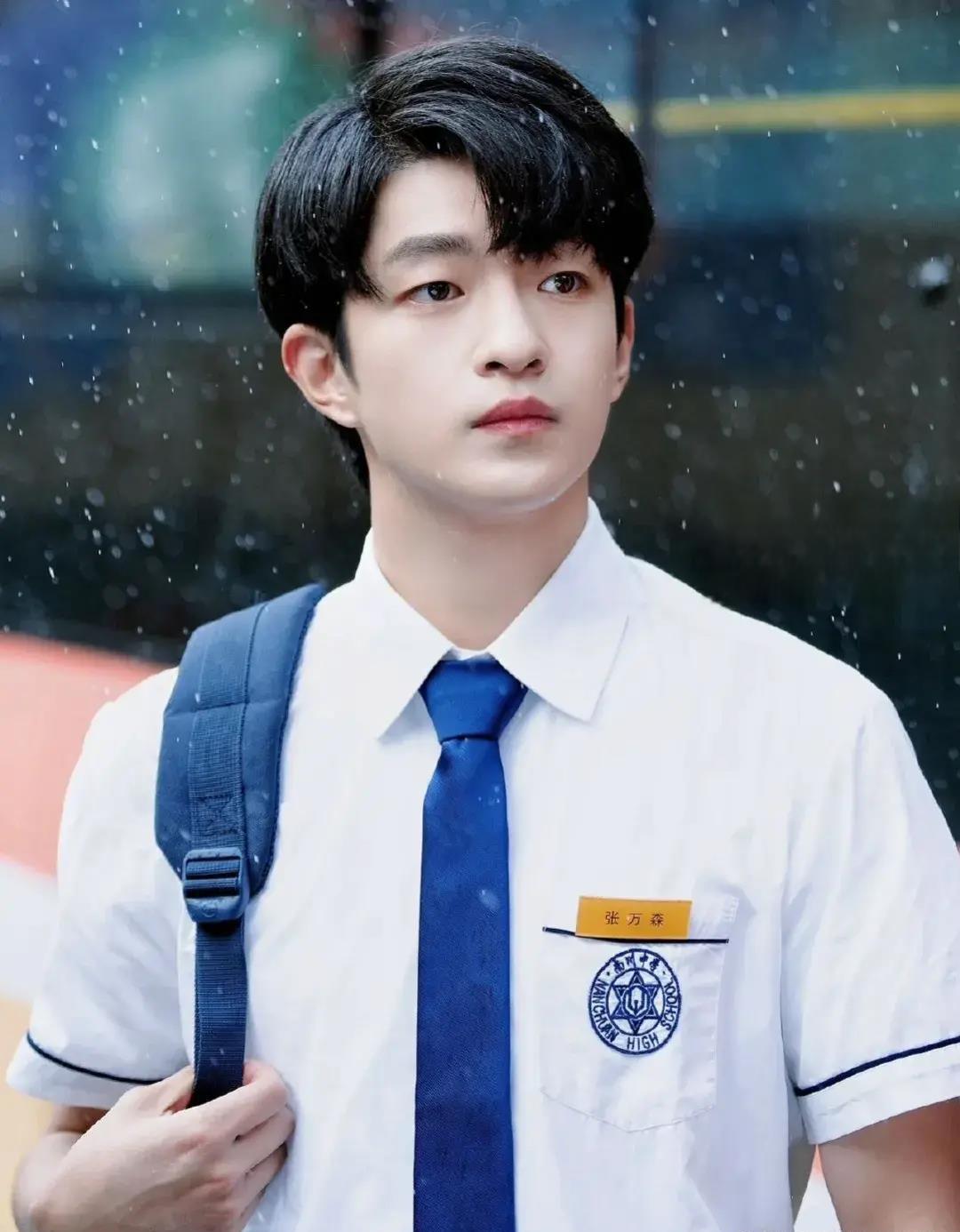 《一闪一闪亮星星》:屈楚萧的演技巅峰 电影《一闪一闪亮星星》备受