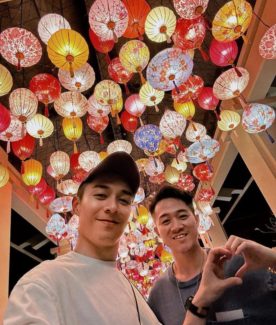 周柏豪:娱乐圈中的新生代"好男人" 周柏豪是一位90后的歌手和演员,他
