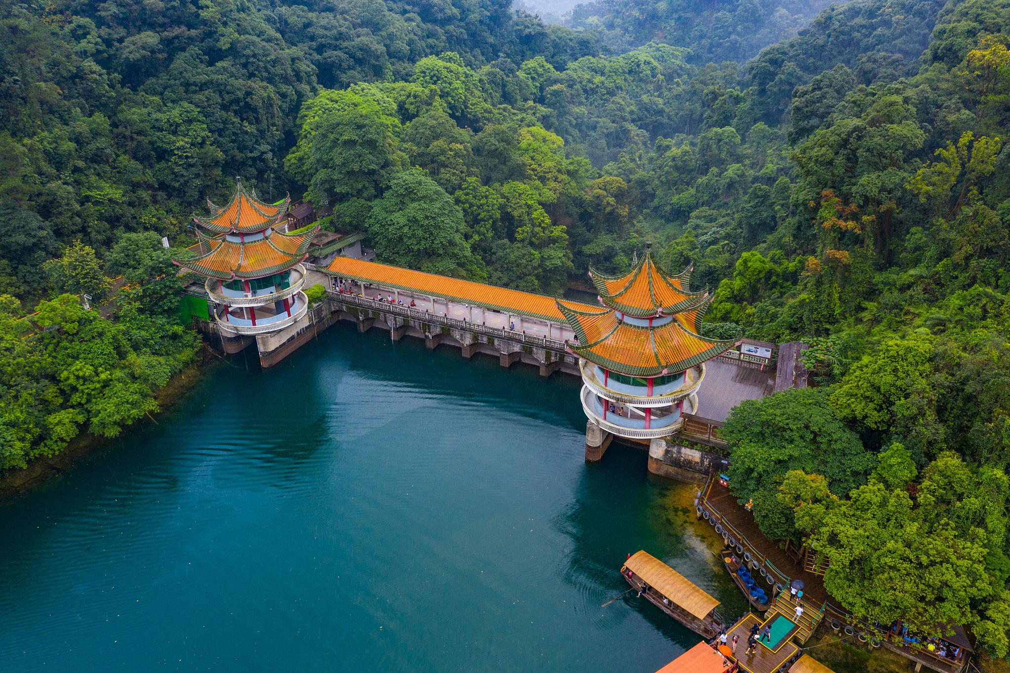 肇庆鼎湖山旅游攻略:详细指南 肇庆鼎湖山,被誉为"岭南第一山",是广东