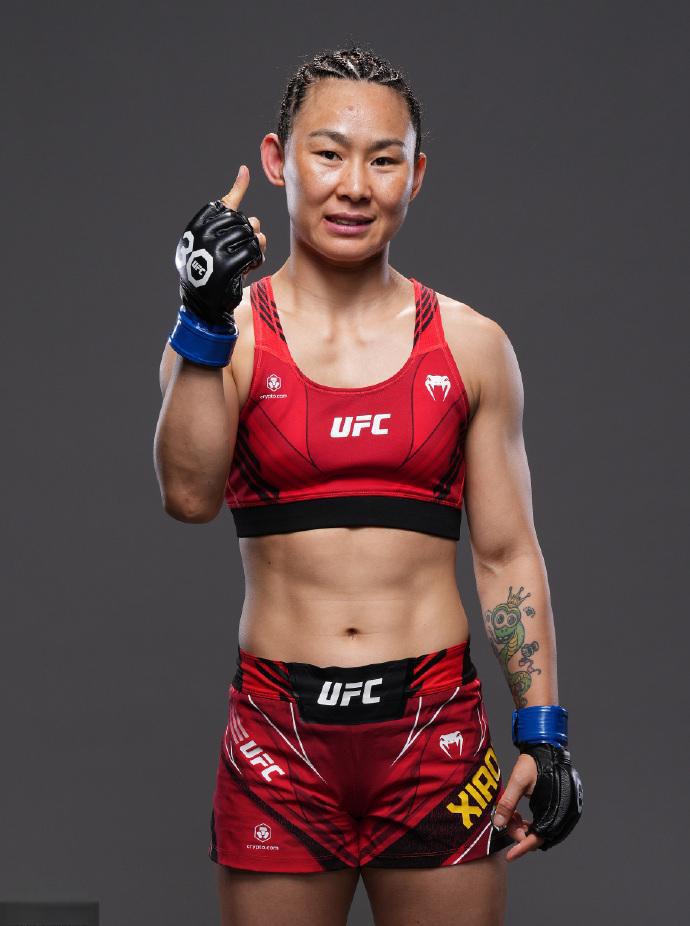 ufc300女子草量级冠军争夺战将于4月14日打响,这不仅是一场力量的较量