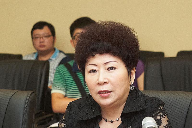 红旗连锁女老板曹世如:5亿套现背后的法律视角与商业智慧 红旗连锁女