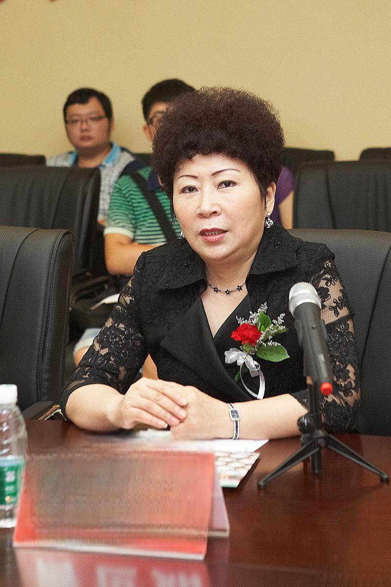 红旗连锁女老板曹世如:5亿套现背后的法律视角与商业智慧 红旗连锁女
