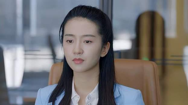 《半暖时光》:颜晓晨的故事 颜晓晨是电视剧《半暖时光》的女主角,由