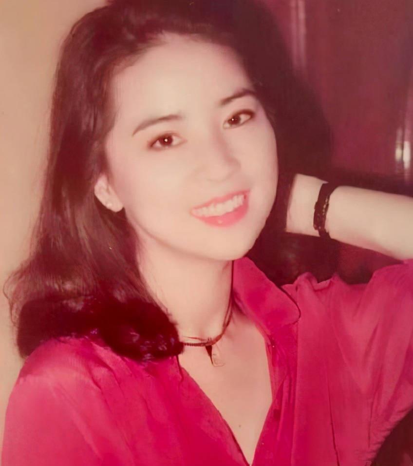 成龙妻子林凤娇:20年隐忍终分得20亿家产,背后的商业智慧与市场策略