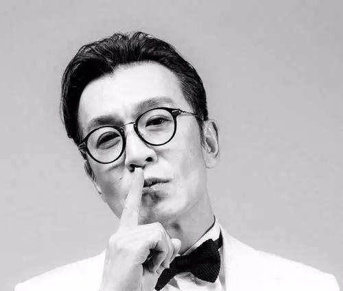 李咏妻女坚强生活,女儿18岁气质迷人 央视节目主持人李咏去世已有一年