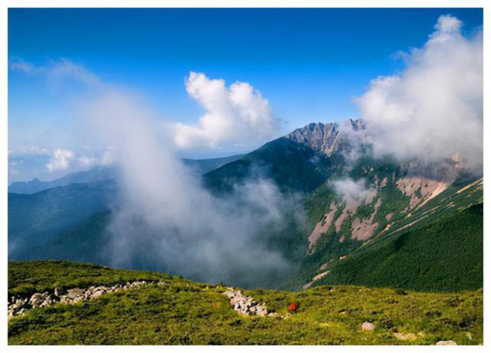 太白山:陕西省的璀璨明珠 太白山景区位于西安市140公里处,以如画的
